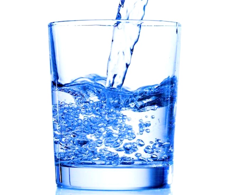 вода в стакане 